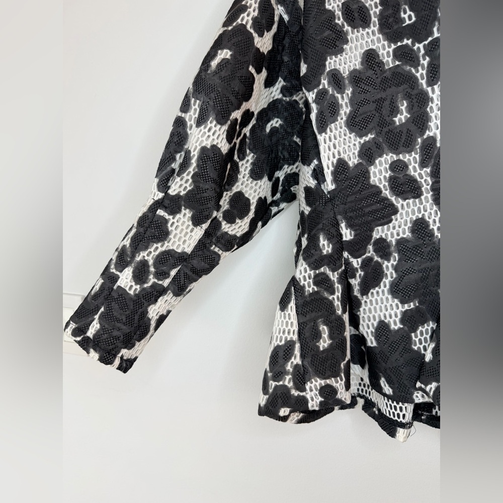 Go-ing Korean Made Structured Black & White Top – Ruched Waist – Size M - Picture 5 of 16